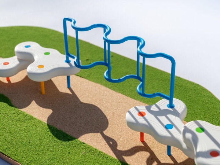 都市の狭小公園に適応する遊具の探究